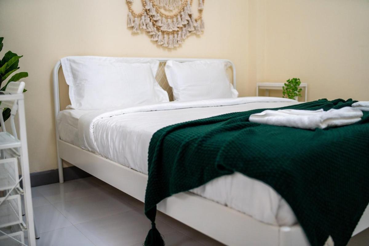 Villa Beachfront 4-br House In *