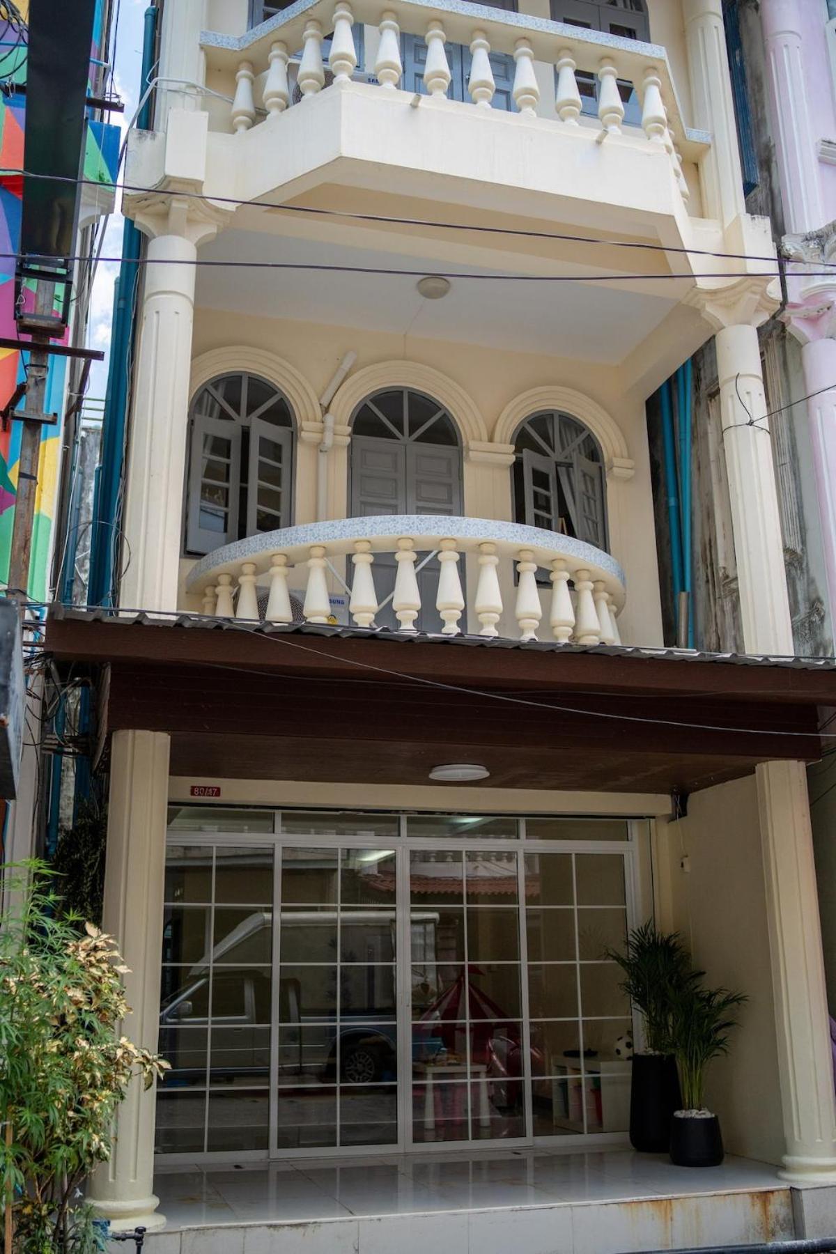 Villa Beachfront 4-br House In *