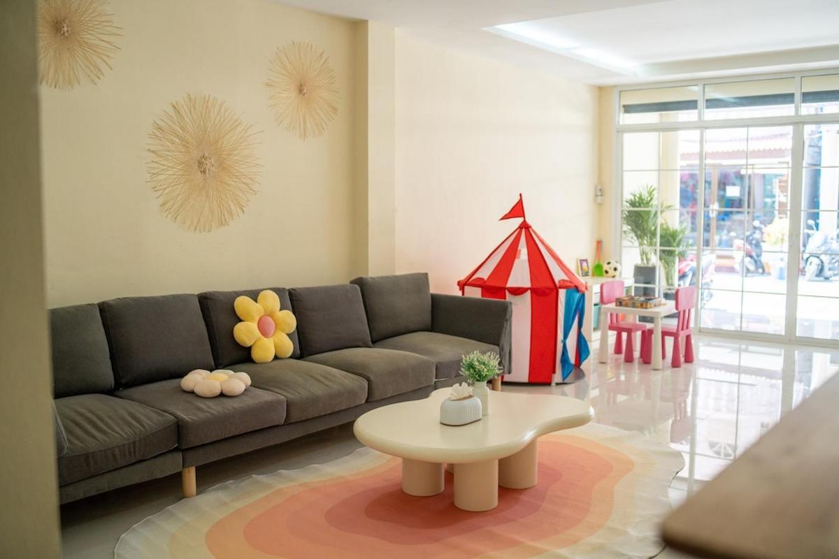 Beachfront 4-br House In *